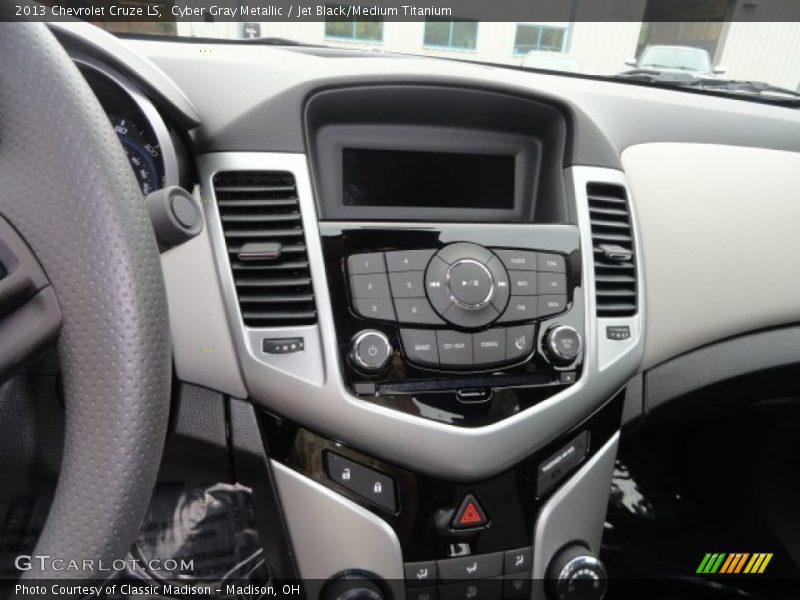 Cyber Gray Metallic / Jet Black/Medium Titanium 2013 Chevrolet Cruze LS
