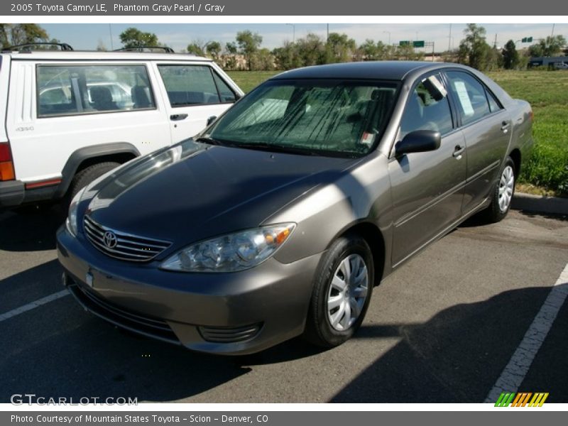 Phantom Gray Pearl / Gray 2005 Toyota Camry LE