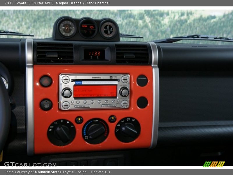 Controls of 2013 FJ Cruiser 4WD