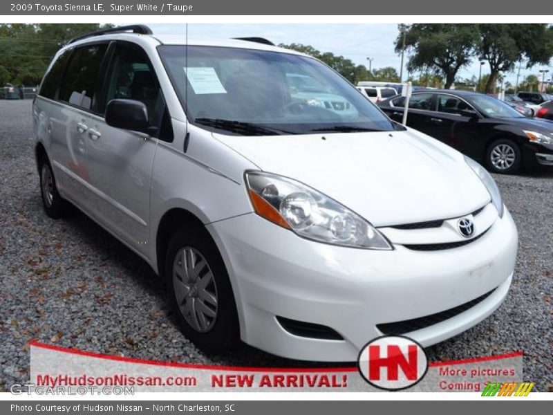 Super White / Taupe 2009 Toyota Sienna LE