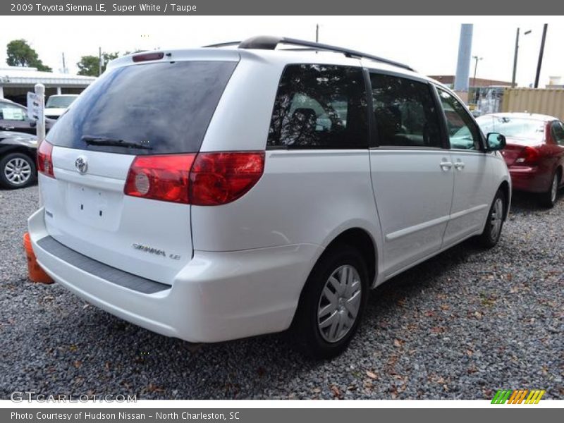 Super White / Taupe 2009 Toyota Sienna LE
