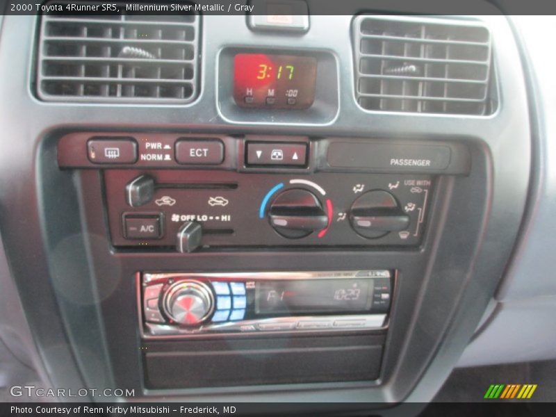 Millennium Silver Metallic / Gray 2000 Toyota 4Runner SR5