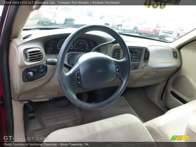 Toreador Red Metallic / Medium Parchment 2000 Ford F150 XLT Extended Cab