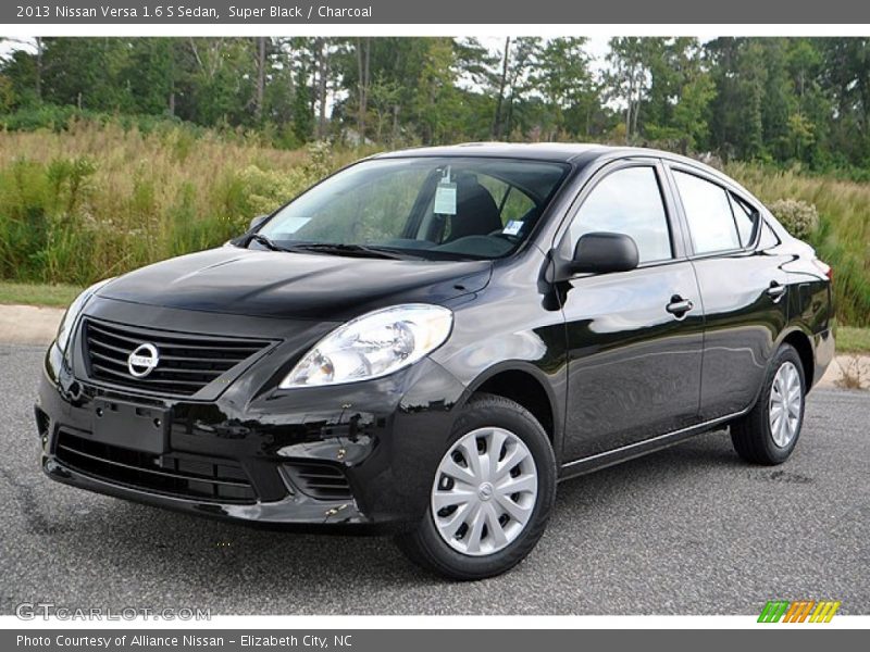 Front 3/4 View of 2013 Versa 1.6 S Sedan