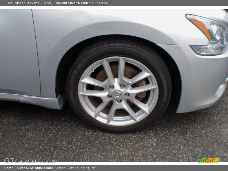 Radiant Silver Metallic / Charcoal 2009 Nissan Maxima 3.5 SV