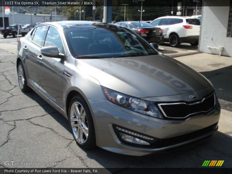 Front 3/4 View of 2013 Optima SX