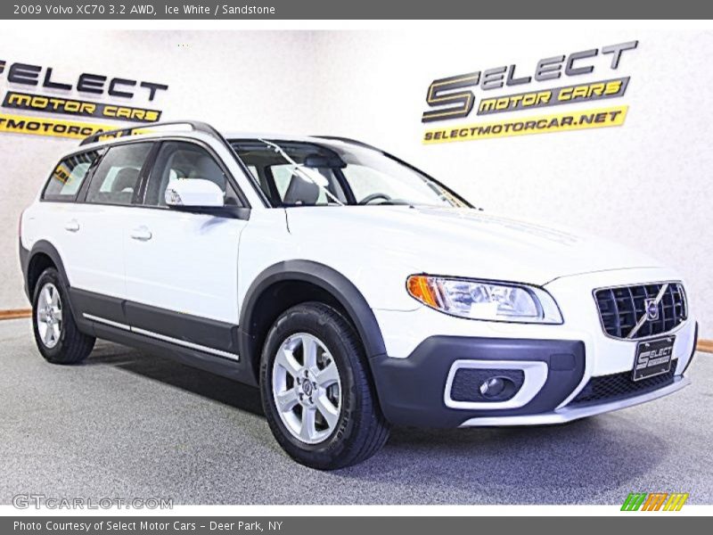 Ice White / Sandstone 2009 Volvo XC70 3.2 AWD