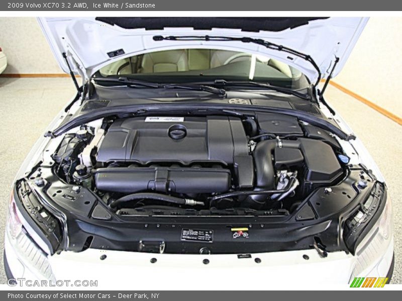 Ice White / Sandstone 2009 Volvo XC70 3.2 AWD
