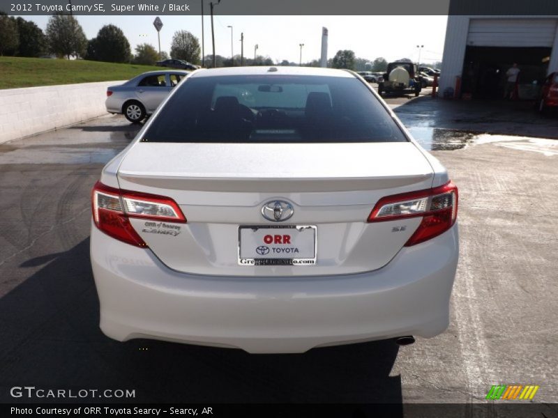 Super White / Black 2012 Toyota Camry SE