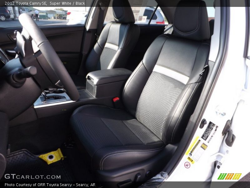Super White / Black 2012 Toyota Camry SE