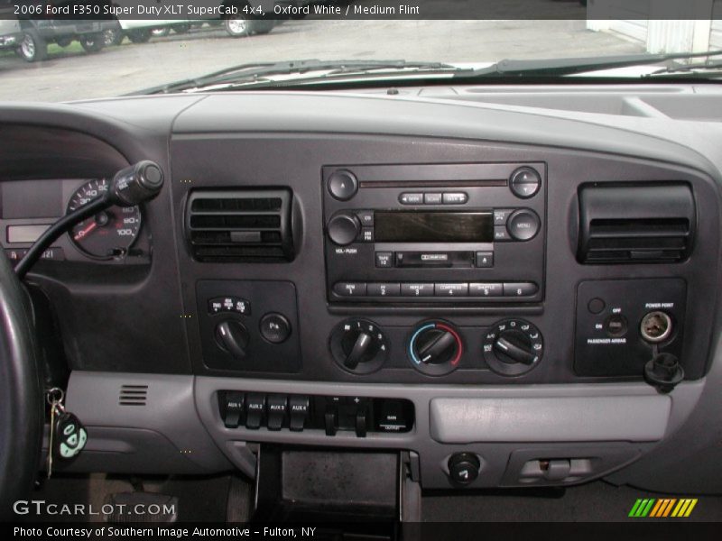 Oxford White / Medium Flint 2006 Ford F350 Super Duty XLT SuperCab 4x4
