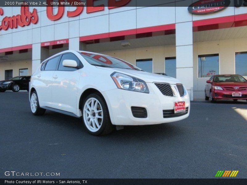 Ultra White / Ebony 2010 Pontiac Vibe 2.4L