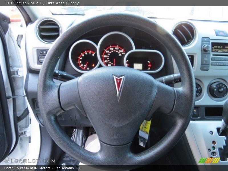 Ultra White / Ebony 2010 Pontiac Vibe 2.4L