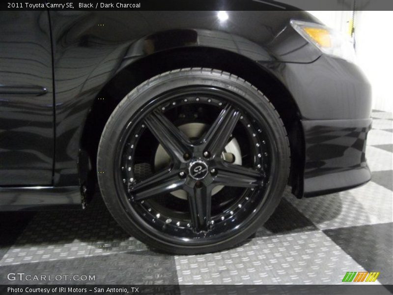 Black / Dark Charcoal 2011 Toyota Camry SE