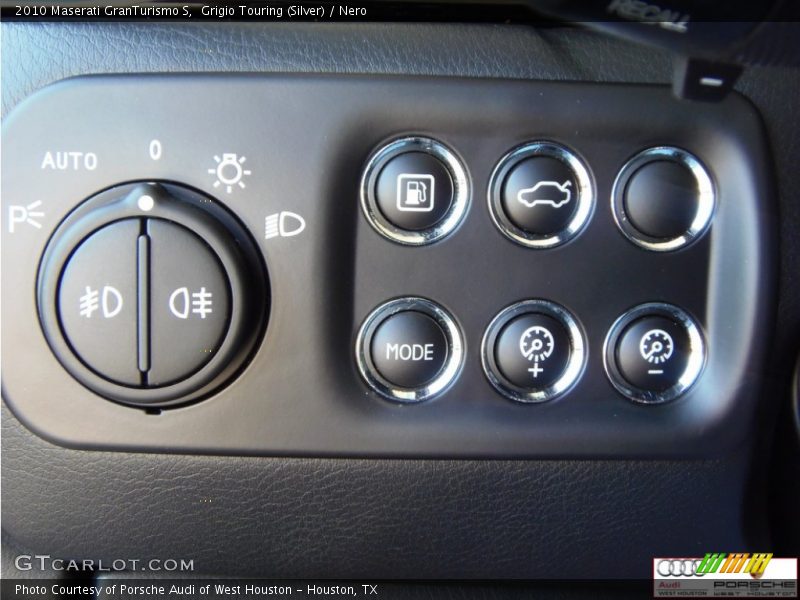 Grigio Touring (Silver) / Nero 2010 Maserati GranTurismo S