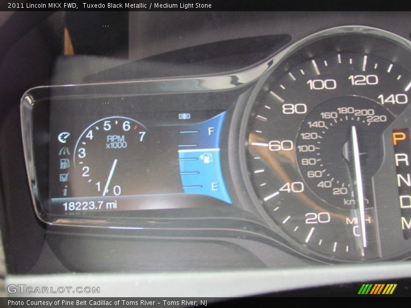 Tuxedo Black Metallic / Medium Light Stone 2011 Lincoln MKX FWD