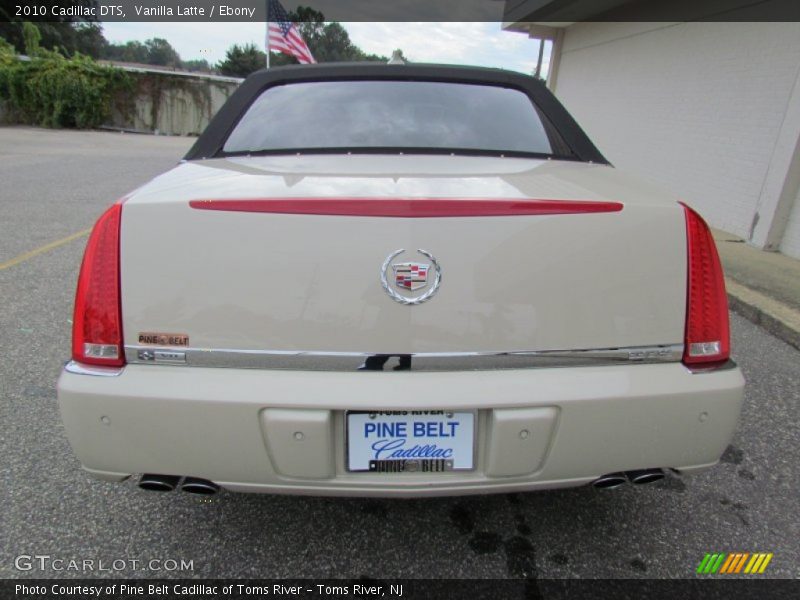 Vanilla Latte / Ebony 2010 Cadillac DTS