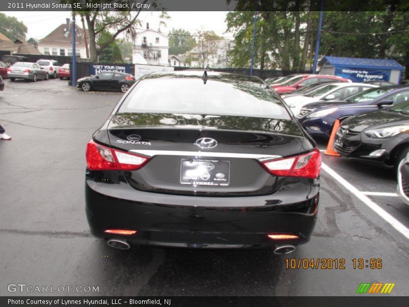 Midnight Black / Gray 2011 Hyundai Sonata SE