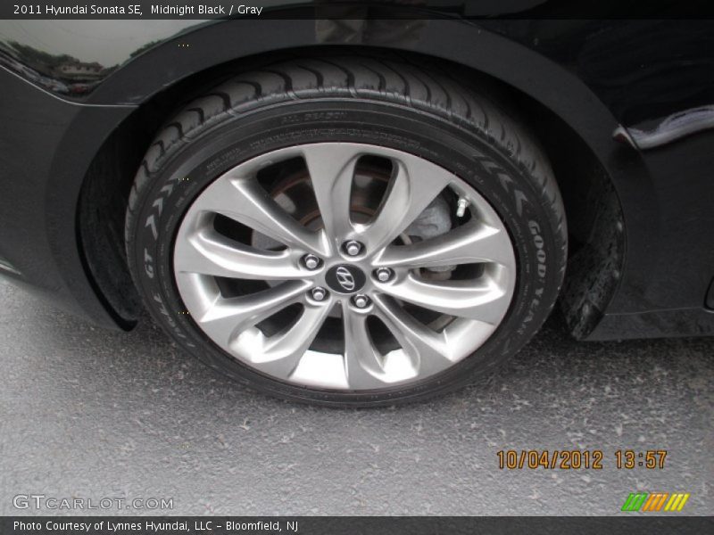 Midnight Black / Gray 2011 Hyundai Sonata SE