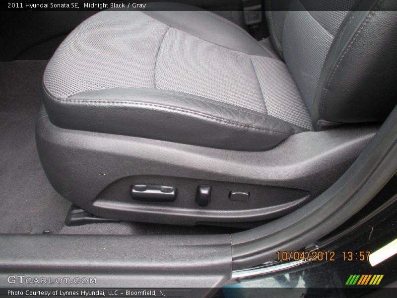 Midnight Black / Gray 2011 Hyundai Sonata SE