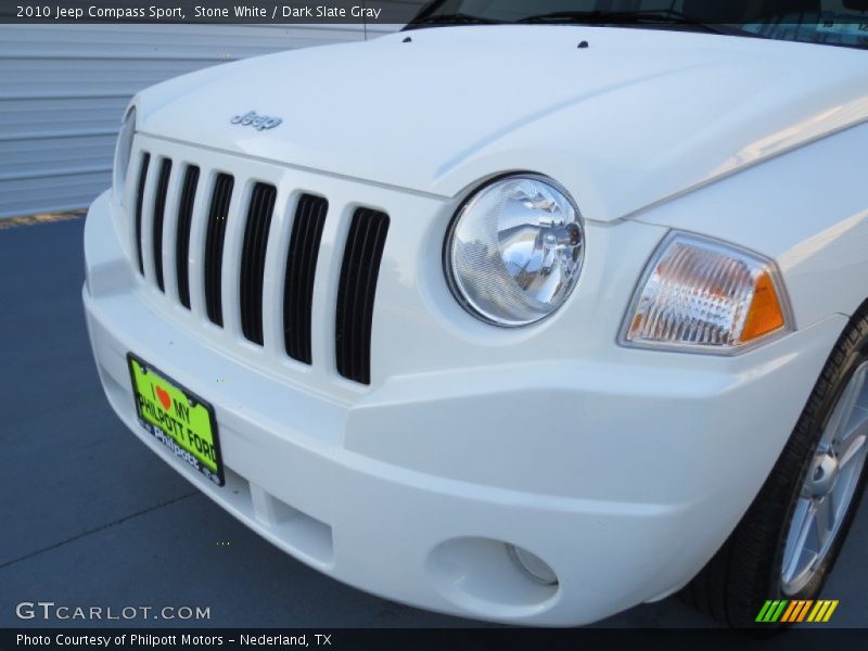 Stone White / Dark Slate Gray 2010 Jeep Compass Sport