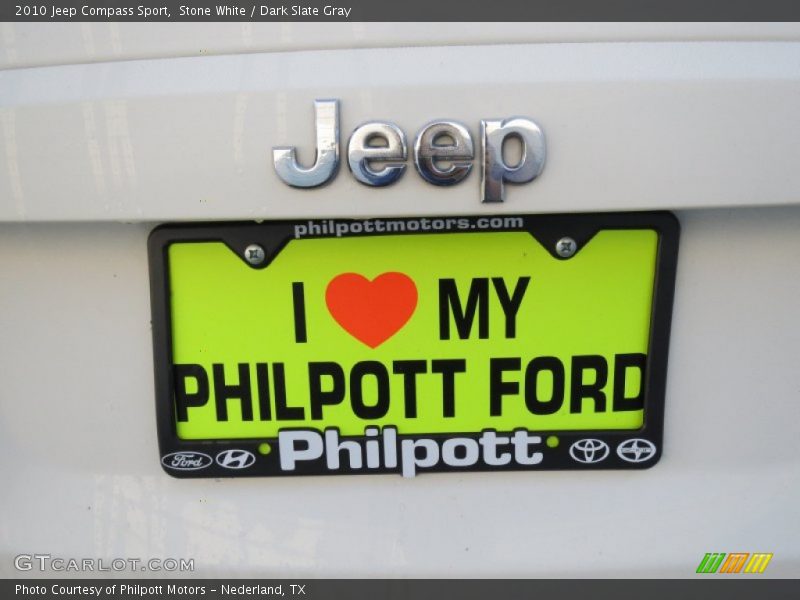 Stone White / Dark Slate Gray 2010 Jeep Compass Sport