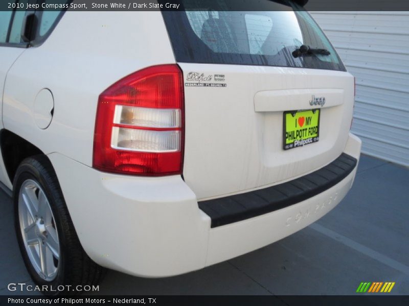 Stone White / Dark Slate Gray 2010 Jeep Compass Sport
