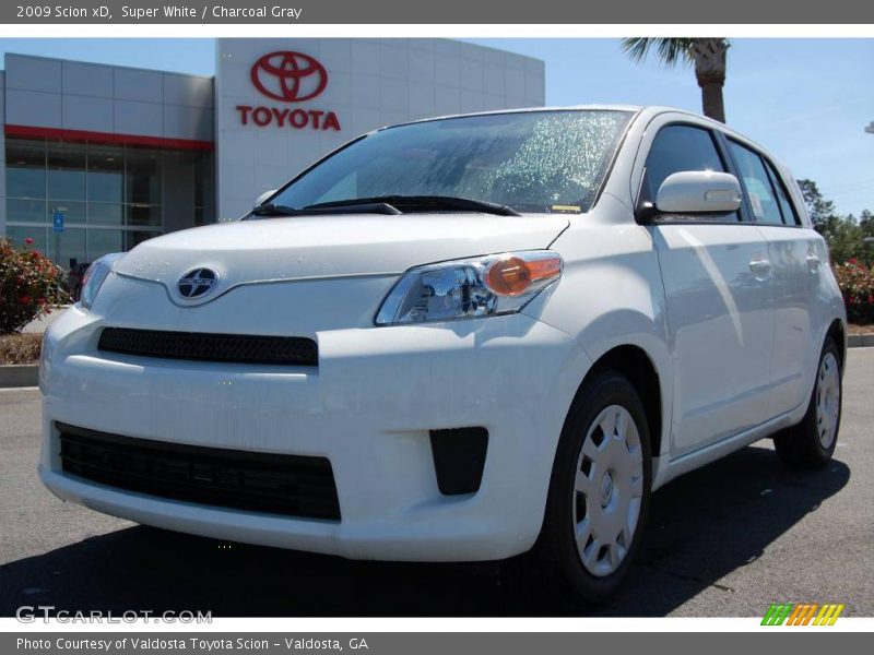 Super White / Charcoal Gray 2009 Scion xD