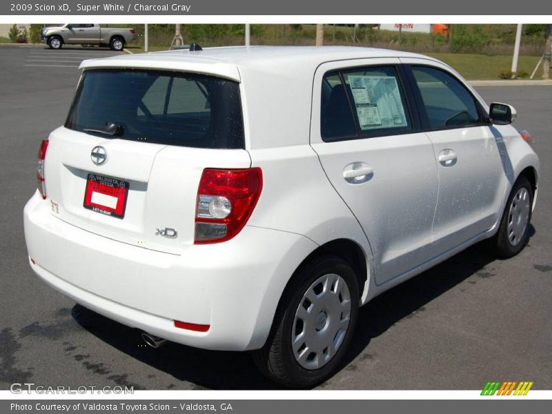 Super White / Charcoal Gray 2009 Scion xD