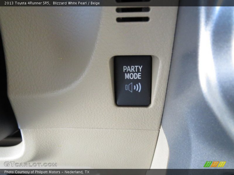 Blizzard White Pearl / Beige 2013 Toyota 4Runner SR5