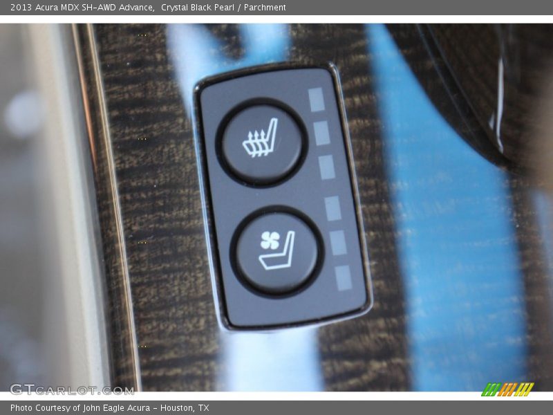 Controls of 2013 MDX SH-AWD Advance