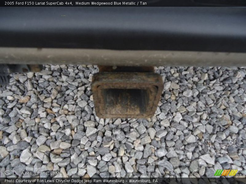 Medium Wedgewood Blue Metallic / Tan 2005 Ford F150 Lariat SuperCab 4x4