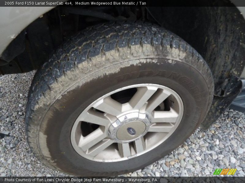 Medium Wedgewood Blue Metallic / Tan 2005 Ford F150 Lariat SuperCab 4x4