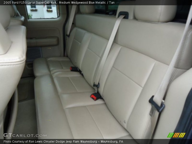 Medium Wedgewood Blue Metallic / Tan 2005 Ford F150 Lariat SuperCab 4x4