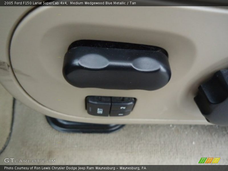 Medium Wedgewood Blue Metallic / Tan 2005 Ford F150 Lariat SuperCab 4x4
