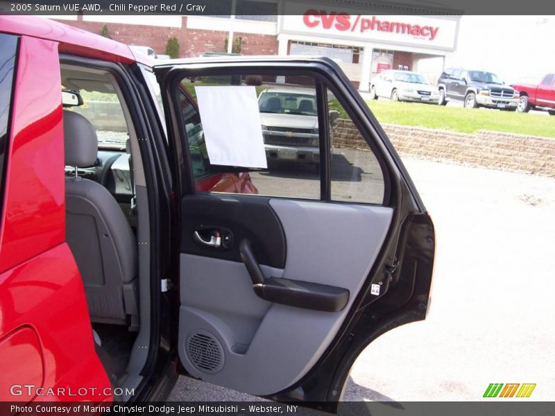 Chili Pepper Red / Gray 2005 Saturn VUE AWD