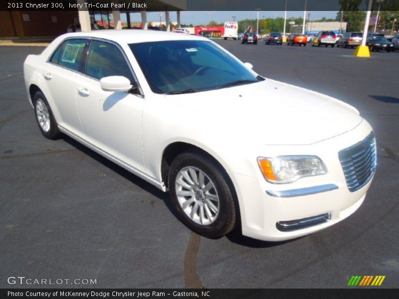 Ivory Tri-Coat Pearl / Black 2013 Chrysler 300