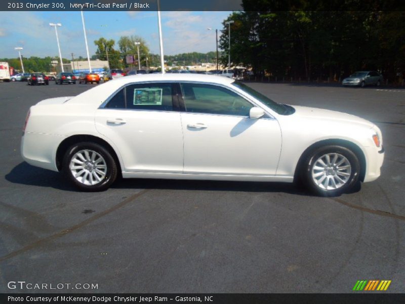 Ivory Tri-Coat Pearl / Black 2013 Chrysler 300