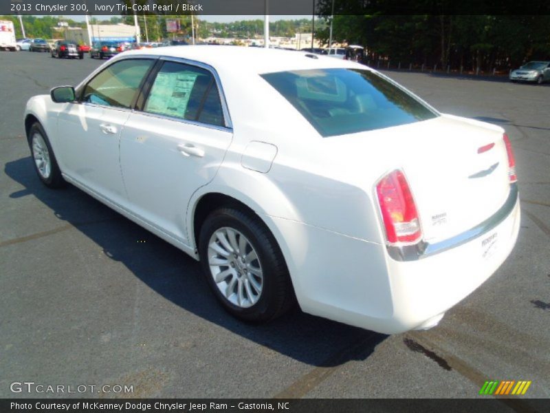 Ivory Tri-Coat Pearl / Black 2013 Chrysler 300