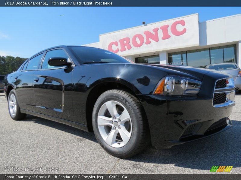 Pitch Black / Black/Light Frost Beige 2013 Dodge Charger SE