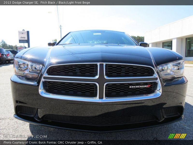 Pitch Black / Black/Light Frost Beige 2013 Dodge Charger SE