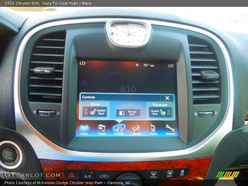 Ivory Tri-Coat Pearl / Black 2013 Chrysler 300