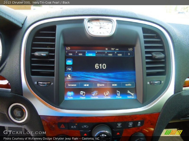 Ivory Tri-Coat Pearl / Black 2013 Chrysler 300
