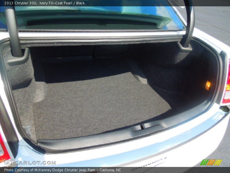 Ivory Tri-Coat Pearl / Black 2013 Chrysler 300