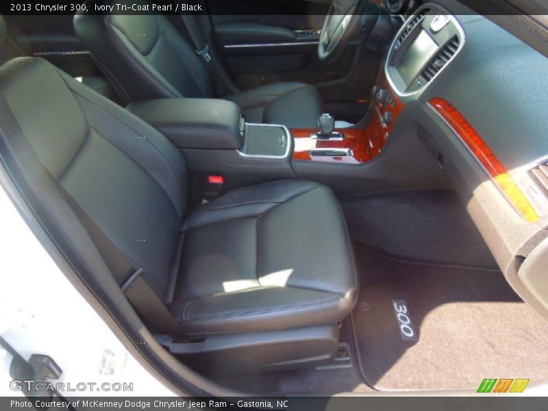 Ivory Tri-Coat Pearl / Black 2013 Chrysler 300