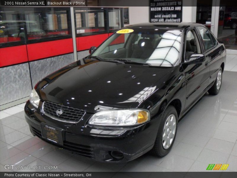 Blackout Black / Stone 2001 Nissan Sentra XE