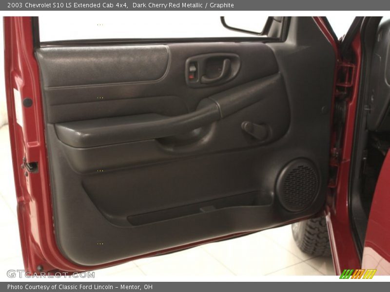 Dark Cherry Red Metallic / Graphite 2003 Chevrolet S10 LS Extended Cab 4x4