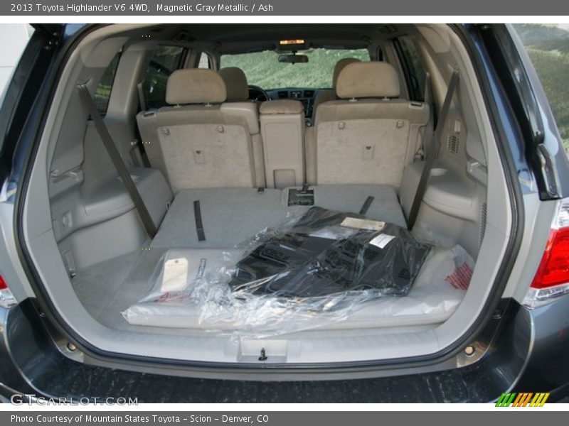 Magnetic Gray Metallic / Ash 2013 Toyota Highlander V6 4WD