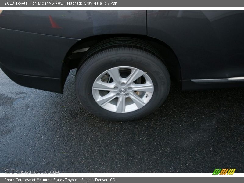 Magnetic Gray Metallic / Ash 2013 Toyota Highlander V6 4WD