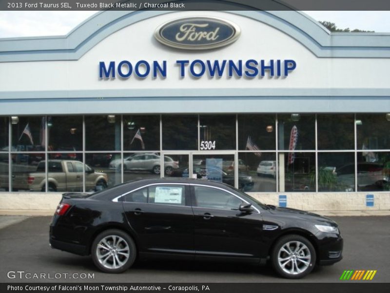 Tuxedo Black Metallic / Charcoal Black 2013 Ford Taurus SEL